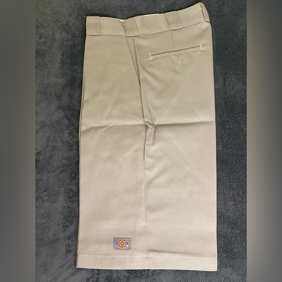 🩶🩳🩶 Dickies Work Shorts- Loose Fit, Multi-Pocket, 13” Inseam - Silver - Size 28 - Picture 2 of 5